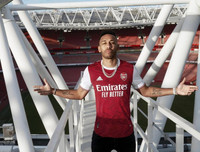 [ẢNH] Ngắm David Luiz, Aubameyang trong áo đấu mùa tới của Arsenal