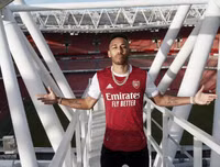 [ẢNH] Ngắm David Luiz, Aubameyang trong áo đấu mùa tới của Arsenal