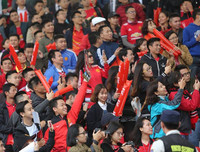 Giggs và Scholes thích thú xem đội trẻ PVF đánh bại mầm non giải Ngoại hạng Anh