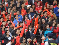 Giggs và Scholes thích thú xem đội trẻ PVF đánh bại mầm non giải Ngoại hạng Anh