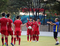 [ẢNH] Olympic Việt Nam sảng khoái cười hết cỡ trước trận quyết đấu Syria