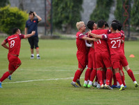 [ẢNH] Gạt mọi âu lo, tuyển Việt Nam cười 'thả phanh' trước đại chiến với Thái Lan