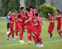 [ẢNH] Gạt mọi âu lo, tuyển Việt Nam cười 'thả phanh' trước đại chiến với Thái Lan