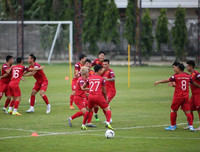 [ẢNH] Gạt mọi âu lo, tuyển Việt Nam cười 'thả phanh' trước đại chiến với Thái Lan