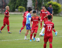 [ẢNH] Gạt mọi âu lo, tuyển Việt Nam cười 'thả phanh' trước đại chiến với Thái Lan