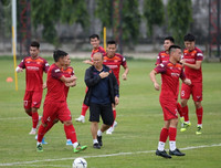 [ẢNH] Gạt mọi âu lo, tuyển Việt Nam cười 'thả phanh' trước đại chiến với Thái Lan