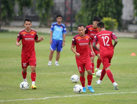 [ẢNH] Gạt mọi âu lo, tuyển Việt Nam cười 'thả phanh' trước đại chiến với Thái Lan