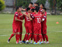 [ẢNH] Gạt mọi âu lo, tuyển Việt Nam cười 'thả phanh' trước đại chiến với Thái Lan