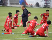 [ẢNH] Gạt mọi âu lo, tuyển Việt Nam cười 'thả phanh' trước đại chiến với Thái Lan