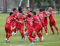 [ẢNH] Gạt mọi âu lo, tuyển Việt Nam cười 'thả phanh' trước đại chiến với Thái Lan