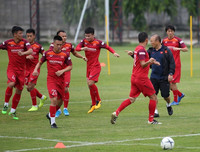 [ẢNH] Gạt mọi âu lo, tuyển Việt Nam cười 'thả phanh' trước đại chiến với Thái Lan