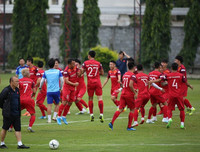 [ẢNH] Gạt mọi âu lo, tuyển Việt Nam cười 'thả phanh' trước đại chiến với Thái Lan