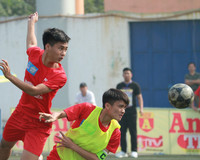 [ẢNH] Thắng kịch tính bằng luân lưu, THPT Lê Văn Thiêm vào top 8