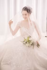 Lộ ảnh cưới của NSND Trung Hiếu và vợ 