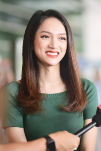 Hoa hậu Hương Giang đọ sắc cùng Á hậu Chuyển giới quốc tế