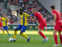 [ẢNH] Công Phượng cô đơn, bất lực nhìn đội nhà bại trận