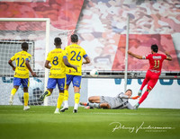 [ẢNH] Công Phượng cô đơn, bất lực nhìn đội nhà bại trận