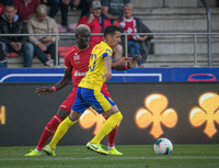 [ẢNH] Công Phượng cô đơn, bất lực nhìn đội nhà bại trận