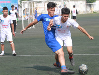 [ẢNH] Hai lần để THPT Chuyên Ngoại ngữ chọc thủng lưới, thủ môn trường Vân Tảo ôm mặt khóc