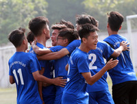 [ẢNH] Hai lần để THPT Chuyên Ngoại ngữ chọc thủng lưới, thủ môn trường Vân Tảo ôm mặt khóc