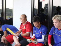 [ẢNH] Xuân Trường trở lại trong lần đầu tiên Việt Nam được tập trên một sân 