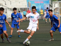 [ẢNH] Hai lần để THPT Chuyên Ngoại ngữ chọc thủng lưới, thủ môn trường Vân Tảo ôm mặt khóc