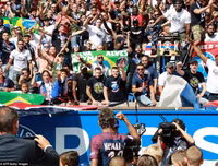 [Ảnh] Neymar ra mắt fans như ông hoàng, hoành tráng nhất lịch sử bóng đá Pháp