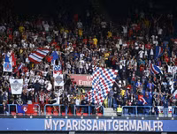 [Ảnh] Neymar ra mắt fans như ông hoàng, hoành tráng nhất lịch sử bóng đá Pháp