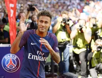 [Ảnh] Neymar ra mắt fans như ông hoàng, hoành tráng nhất lịch sử bóng đá Pháp