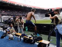 [Ảnh] Neymar ra mắt fans như ông hoàng, hoành tráng nhất lịch sử bóng đá Pháp