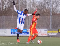 [ẢNH] Văn Hậu tả xung hữu đột giữa những đối thủ cao to ở Hà Lan