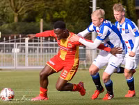 [ẢNH] Văn Hậu tả xung hữu đột giữa những đối thủ cao to ở Hà Lan