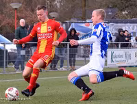 [ẢNH] Văn Hậu tả xung hữu đột giữa những đối thủ cao to ở Hà Lan