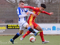 [ẢNH] Văn Hậu tả xung hữu đột giữa những đối thủ cao to ở Hà Lan