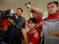 Chùm ảnh Giggs và Scholes đến Hà Nội trong sự chào đón nồng nhiệt của fan M.U