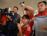 Chùm ảnh Giggs và Scholes đến Hà Nội trong sự chào đón nồng nhiệt của fan M.U