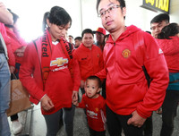 Chùm ảnh Giggs và Scholes đến Hà Nội trong sự chào đón nồng nhiệt của fan M.U