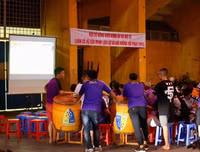 [ẢNH] CĐV Hà Nội làm gì khi không được vào sân Hàng Đẫy xem bóng đá?