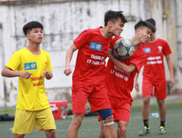 [ẢNH] 6 thắng 7 trên chấm luân lưu, cầu thủ trường Lý Thánh Tông khóc nức nở