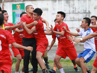 [ẢNH] 6 thắng 7 trên chấm luân lưu, cầu thủ trường Lý Thánh Tông khóc nức nở