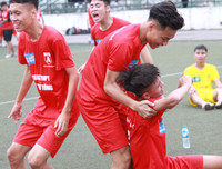 [ẢNH] 6 thắng 7 trên chấm luân lưu, cầu thủ trường Lý Thánh Tông khóc nức nở