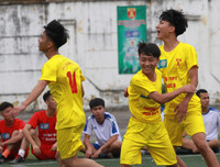 [ẢNH] 6 thắng 7 trên chấm luân lưu, cầu thủ trường Lý Thánh Tông khóc nức nở