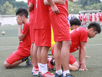 [ẢNH] 6 thắng 7 trên chấm luân lưu, cầu thủ trường Lý Thánh Tông khóc nức nở