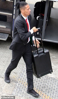 [ẢNH] Sir Alex bất chấp tuổi già, sang Nou Camp 