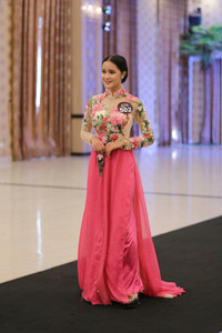 Sửng sốt trước vẻ đẹp của cô gái dân tộc Giẻ Triêng thi 