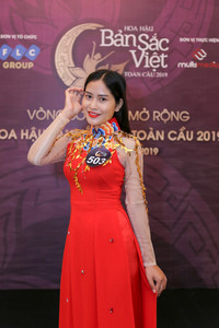 Sửng sốt trước vẻ đẹp của cô gái dân tộc Giẻ Triêng thi 