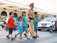 Hình ảnh người Hà Nội ứng xử văn minh, thanh lịch