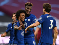 [ẢNH] Vừa diện trang phục mới, Chelsea đã thua sốc