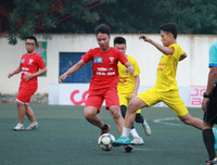 [ẢNH] Fan nữ lâng lâng hạnh phúc cùng chiến thắng của THPT Hà Đông