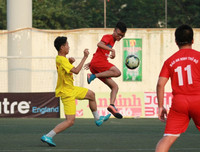 [ẢNH] Fan nữ lâng lâng hạnh phúc cùng chiến thắng của THPT Hà Đông